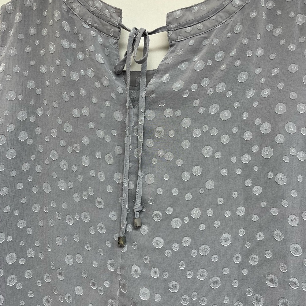 Roz & Ali Plus Size 3X Grey Clip Dot Sleeveless Blouse
Elegant, Quiet Luxury - Picture 6 of 8